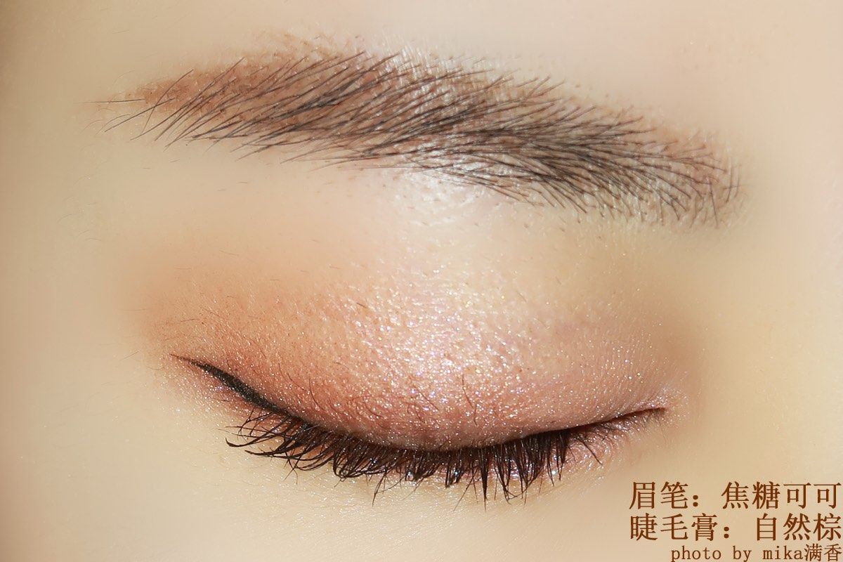 睫毛膏和眉笔就要搭配着来嘛 经常来看我功课的小伙伴应该很眼熟