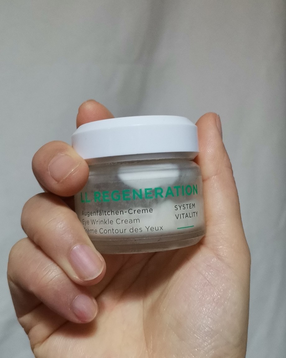 30ml才200多的安娜柏林眼霜，保湿效果好。
