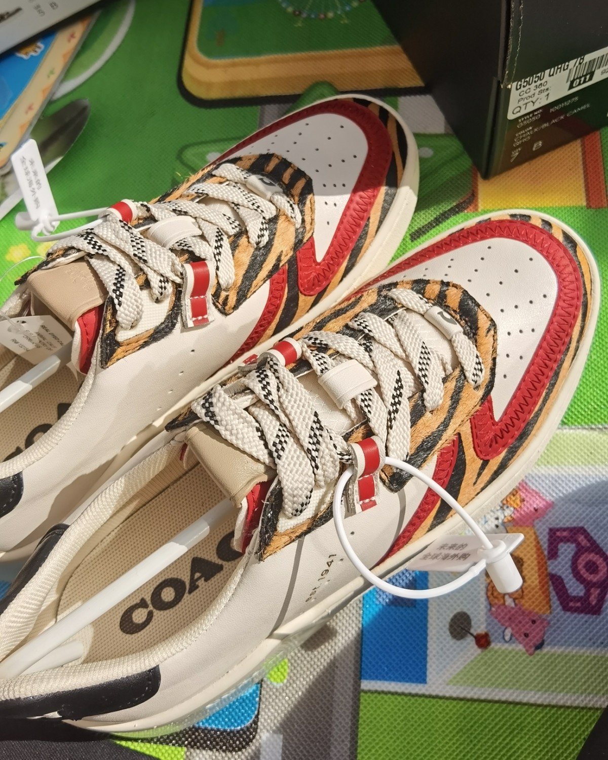 今天分享个神奇的经历！❗ Coach板鞋是今年7月份下单的！