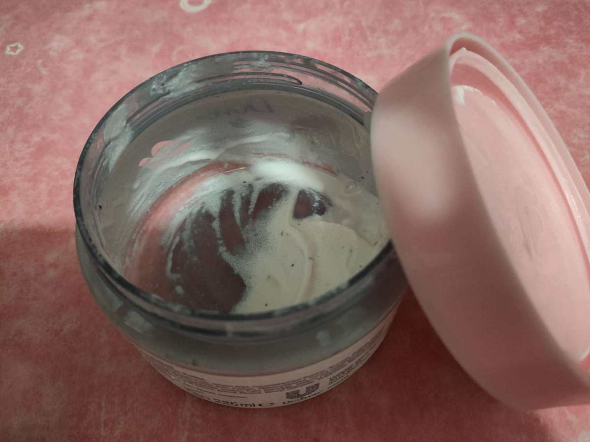 多芬冰淇淋磨砂膏，肤质:本人有点糙皮，小腿算是鸡皮肤，产品: