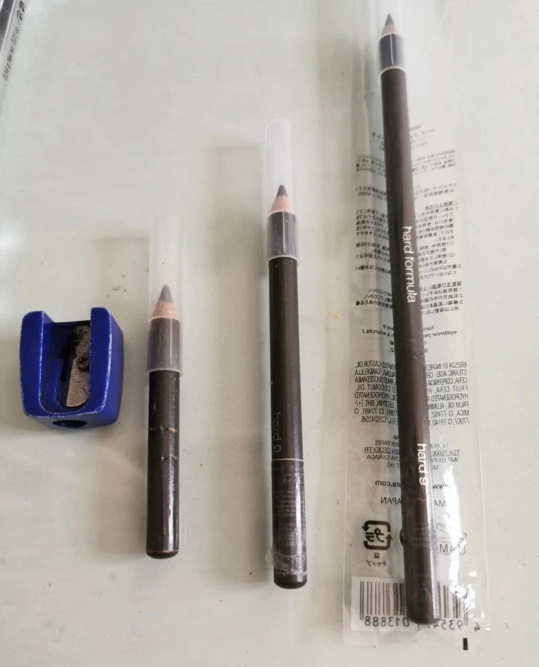 植村秀眉笔年度最好用的眉笔02号灰棕色一直经典，适合各种发色