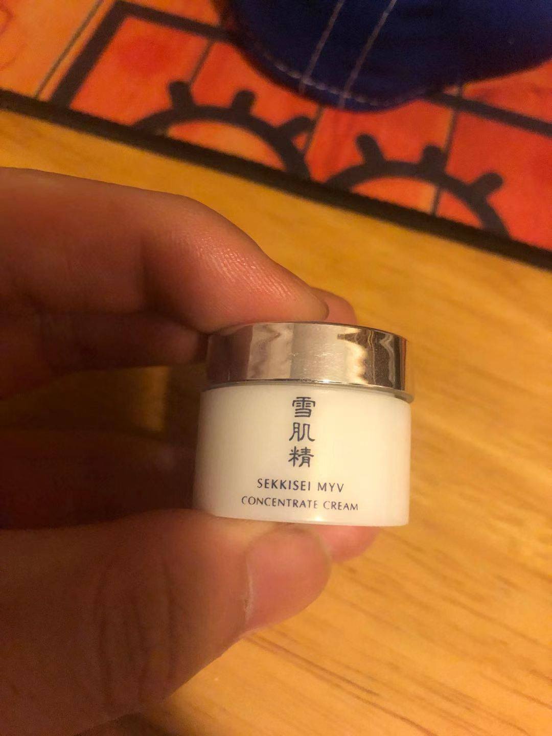 雪肌精菁萃面霜空瓶记~ 这个小样（其实原瓶找不到了，随便抓的