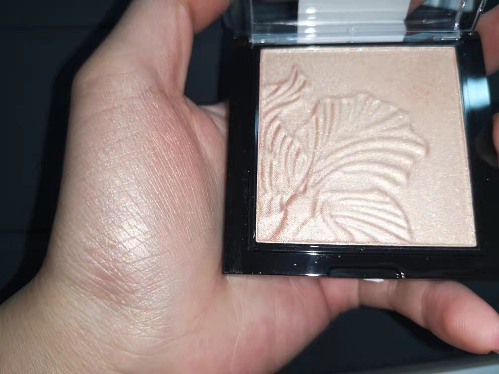 Wet N Wild花瓣浮雕高光 白菜价格还不入👀 🌈色