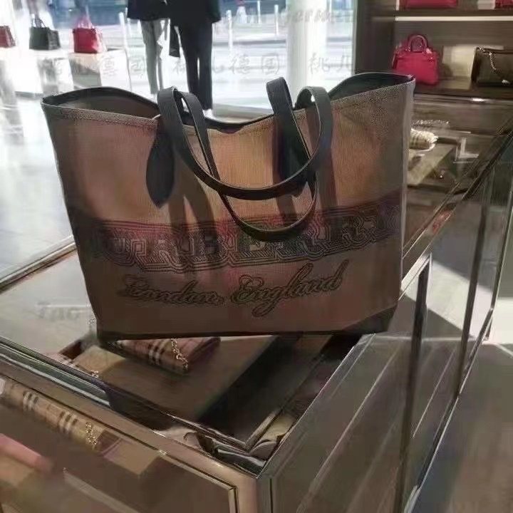 现货特价💰2799包邮 Burberey巴宝莉托特包。可双