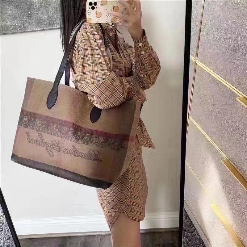 现货特价💰2799包邮 Burberey巴宝莉托特包。可双