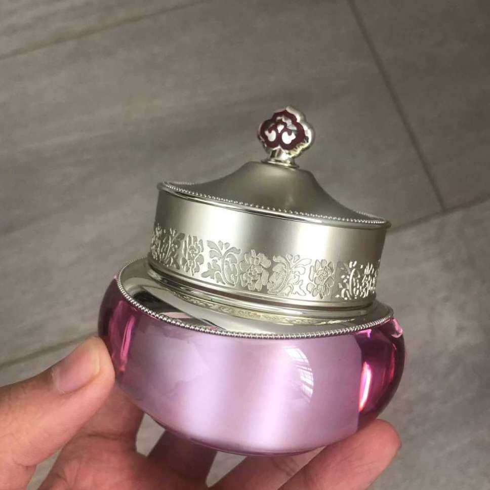 后水妍面霜 各位仙女们，面霜必不可少，作为最后的锁水部分～ 