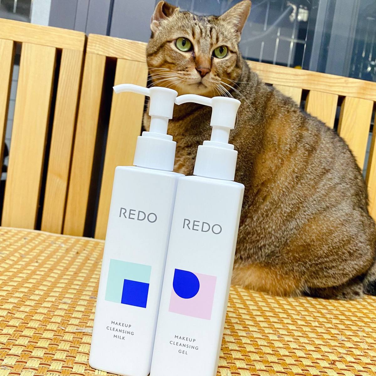 卸妆乳向来是温和的代名词 侧面也说明卸妆乳清洁力不行 red