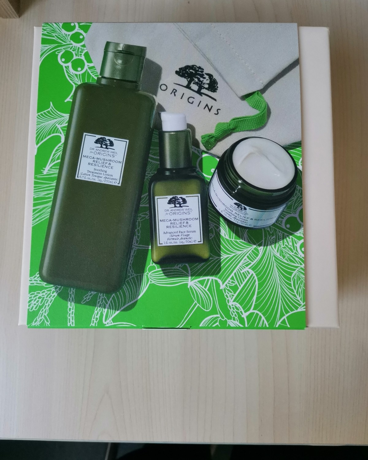 海淘开箱记 悦木之源菌菇三件套走中环无忧线，完美收货。 终于