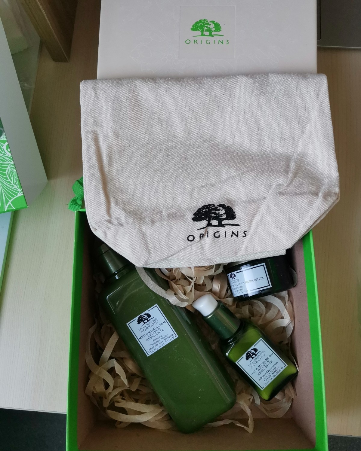 海淘开箱记 悦木之源菌菇三件套走中环无忧线，完美收货。 终于