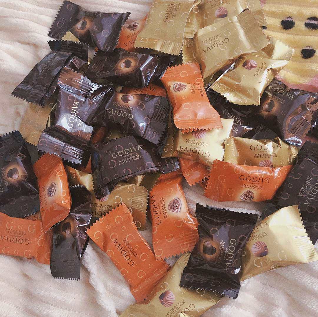 春节年货清单，Godiva巧克力夹心糖🍫   总觉得过年不