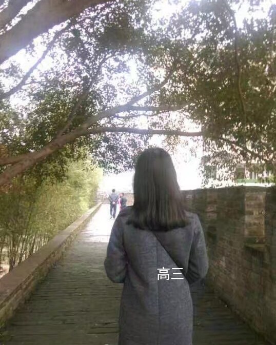 如何改善头发生长缓慢？ 我的头发天生少+发际线越来越高🤣 