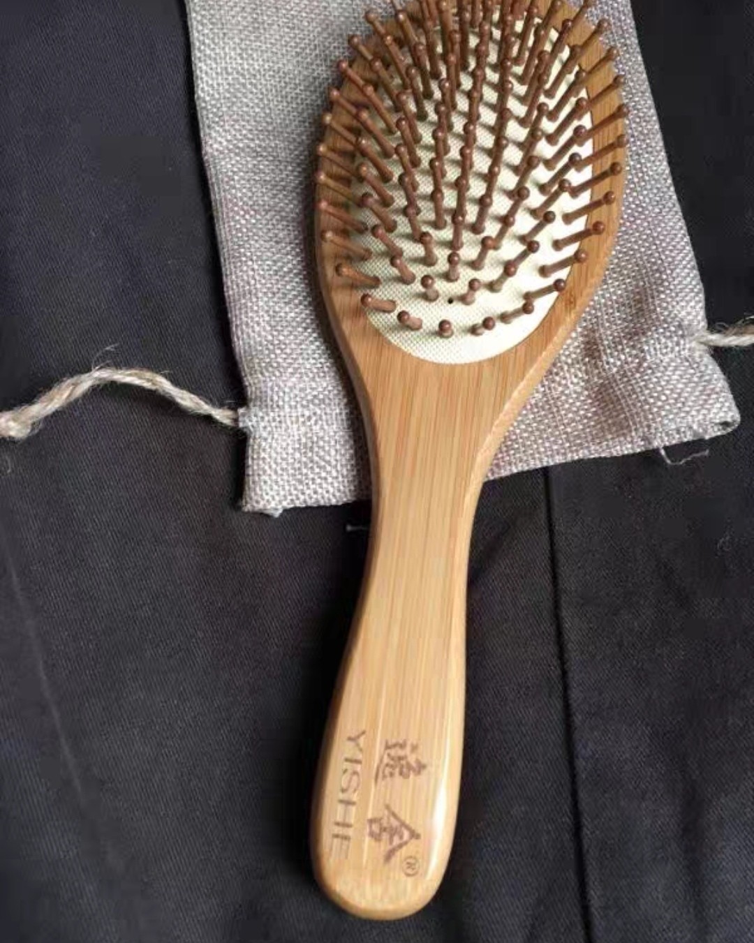 脱发自救—楠竹气囊梳 之前在头皮护理的店铺做了护理，他们就使