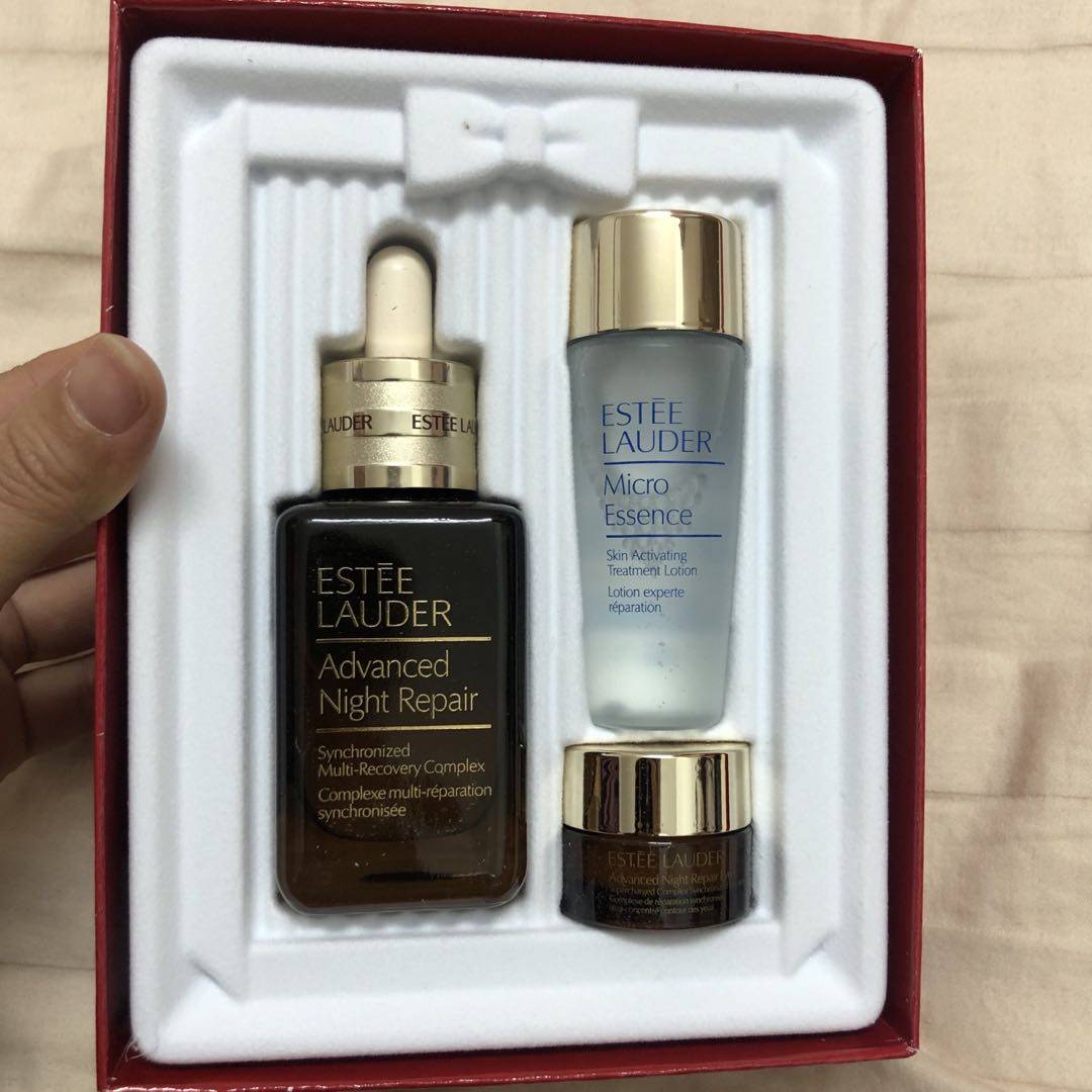 新春晒单，黑五时候买的雅诗兰黛套装  我觉得74.9刀这个套