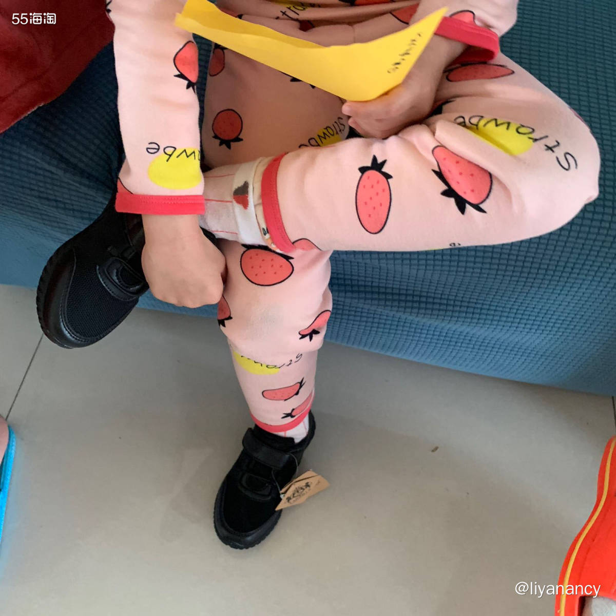 小朋友的新鞋子  ✨过年的仪式感就是要穿新衣服新鞋子呀，之前