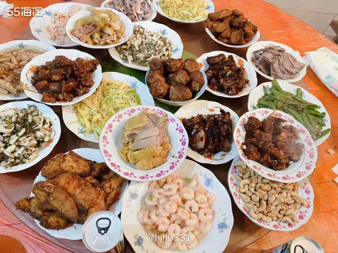 年夜饭 ✨✨✨  上海人本地人吃年夜饭其实也不是很讲究 当然
