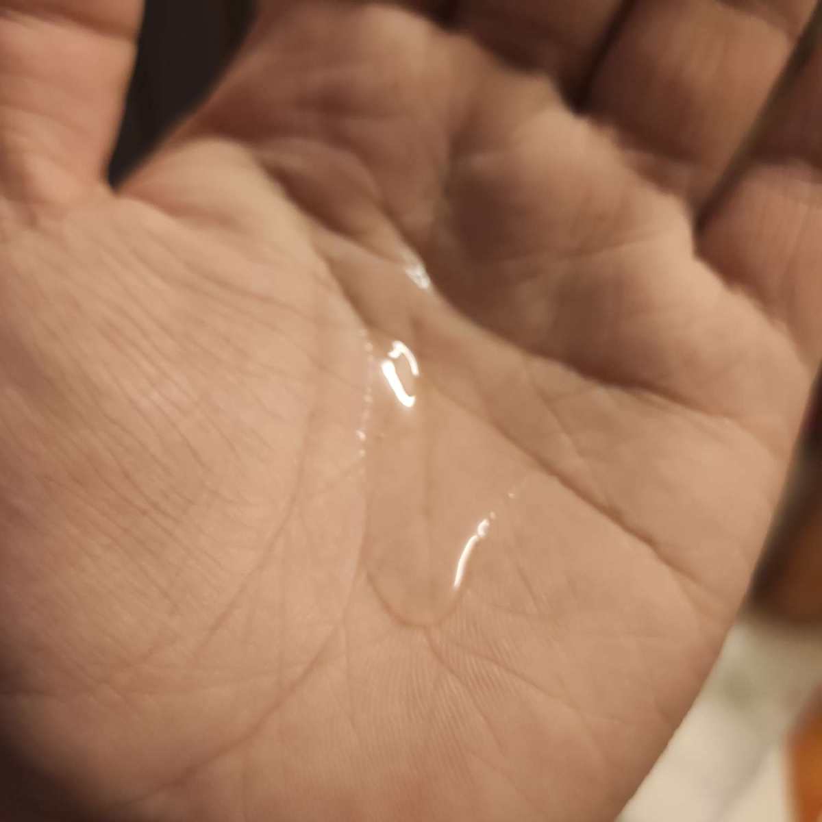 脱发自救-护发精油  买了欧莱雅的洗发水，当然不能错过它家的