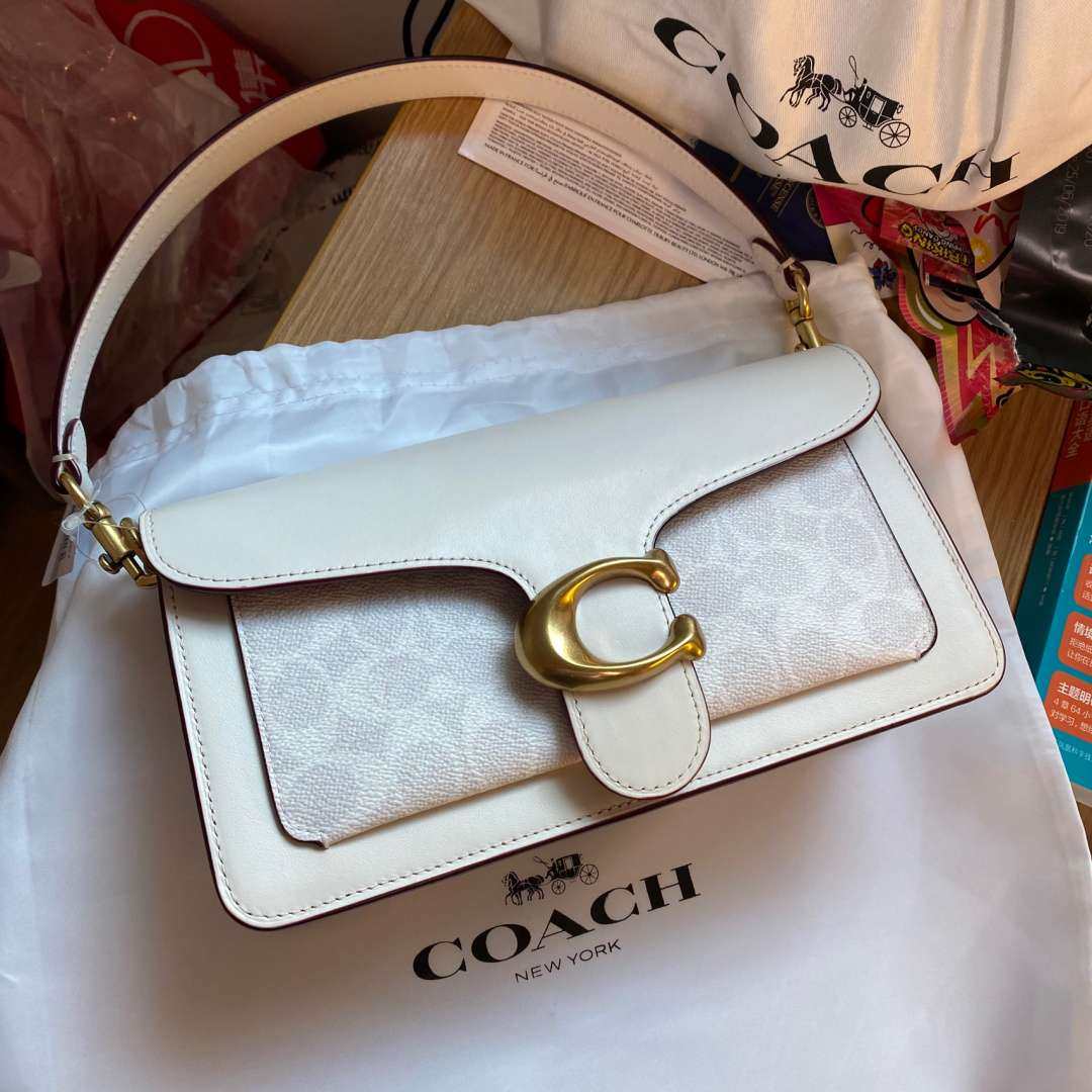 开工礼物💝coach tabby白色老花款腋下包💕💕�