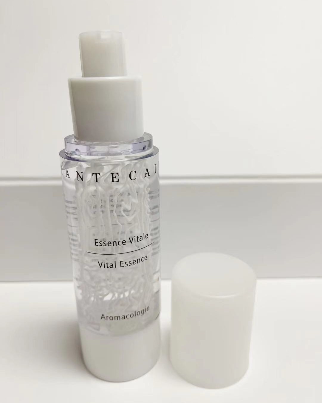 Chantecaille香缇卡精华  很润的触感，全脸仅用2