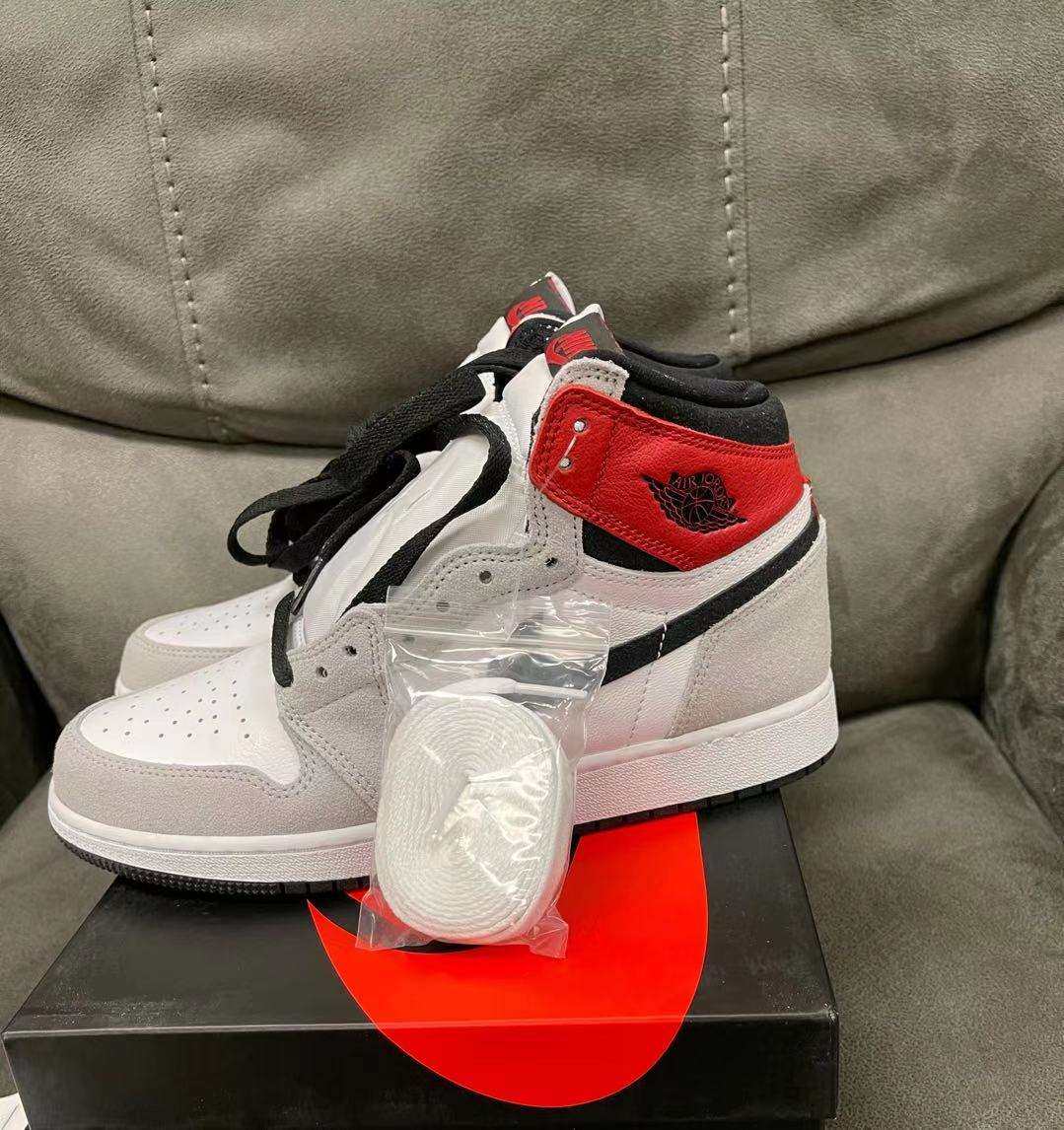 新春晒单之AJ1 烟灰.超好看的情侣鞋  实物到了挺久的,因