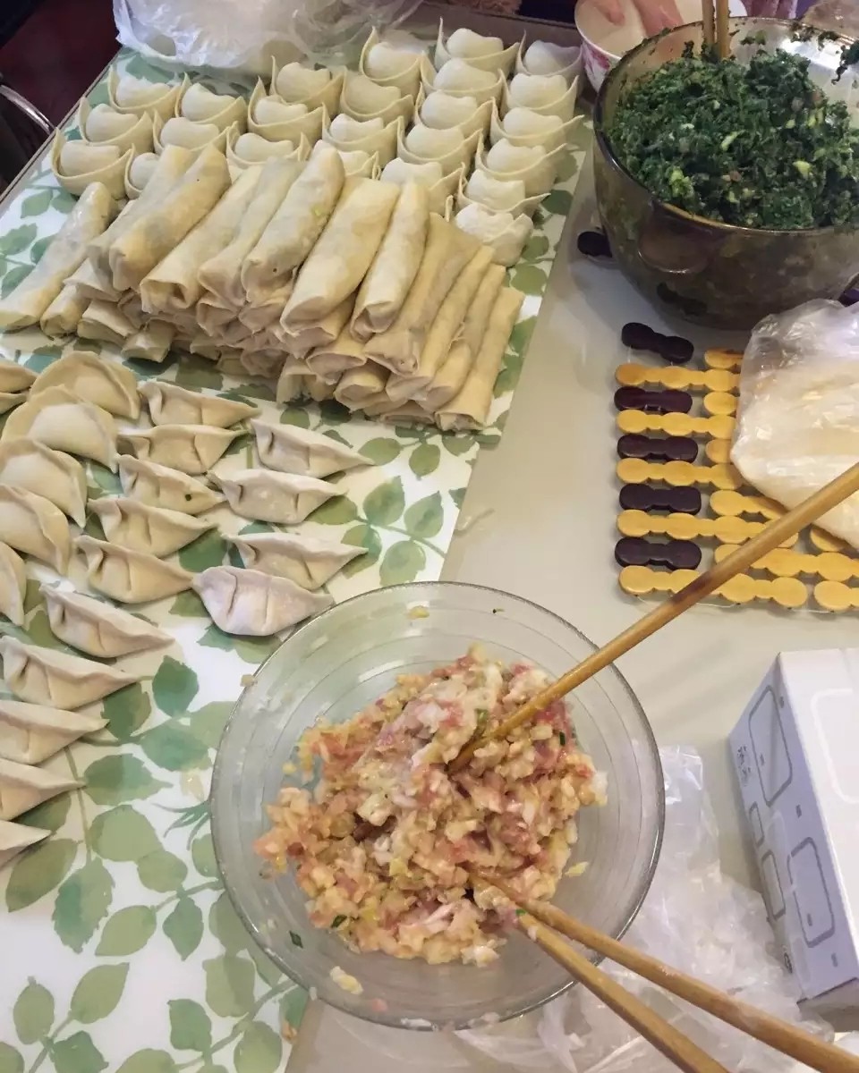 晒晒我这丰富的假期吧😃 1.紫菜包饭 材料简单，制作方便，