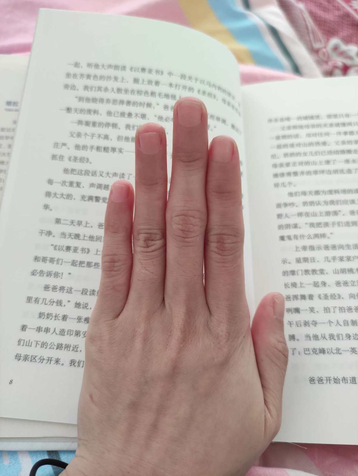 护手也是非常重要的一个细节。 护手霜之前也买的很多，但是都是