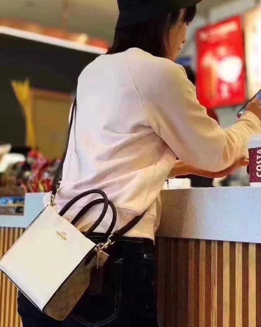 coach mini cally 纸袋包   一月份奥莱一上