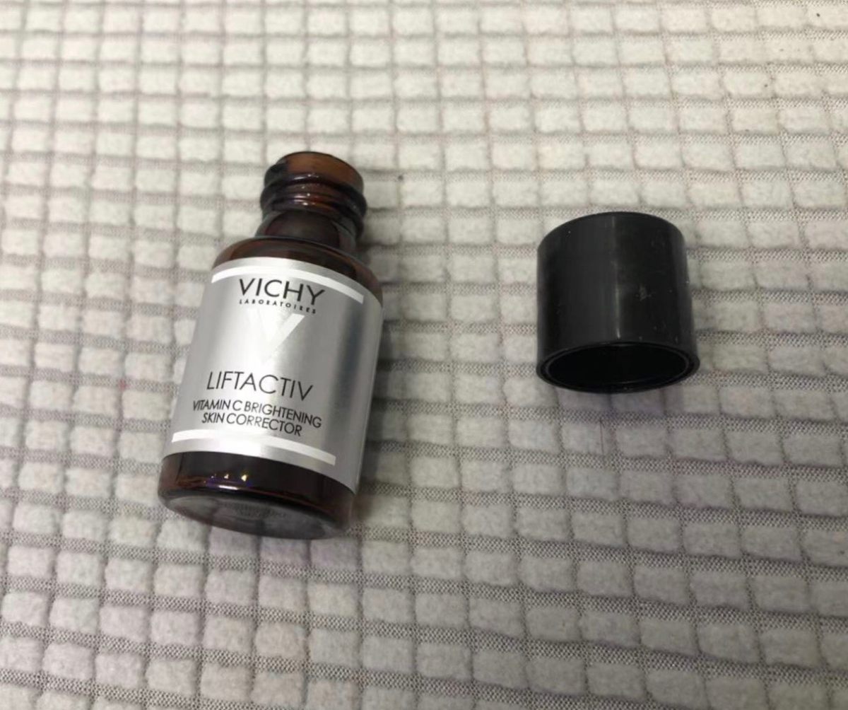 薇姿维C精华 💗薇姿维C精华，它是个🔅日用的精华，能帮我