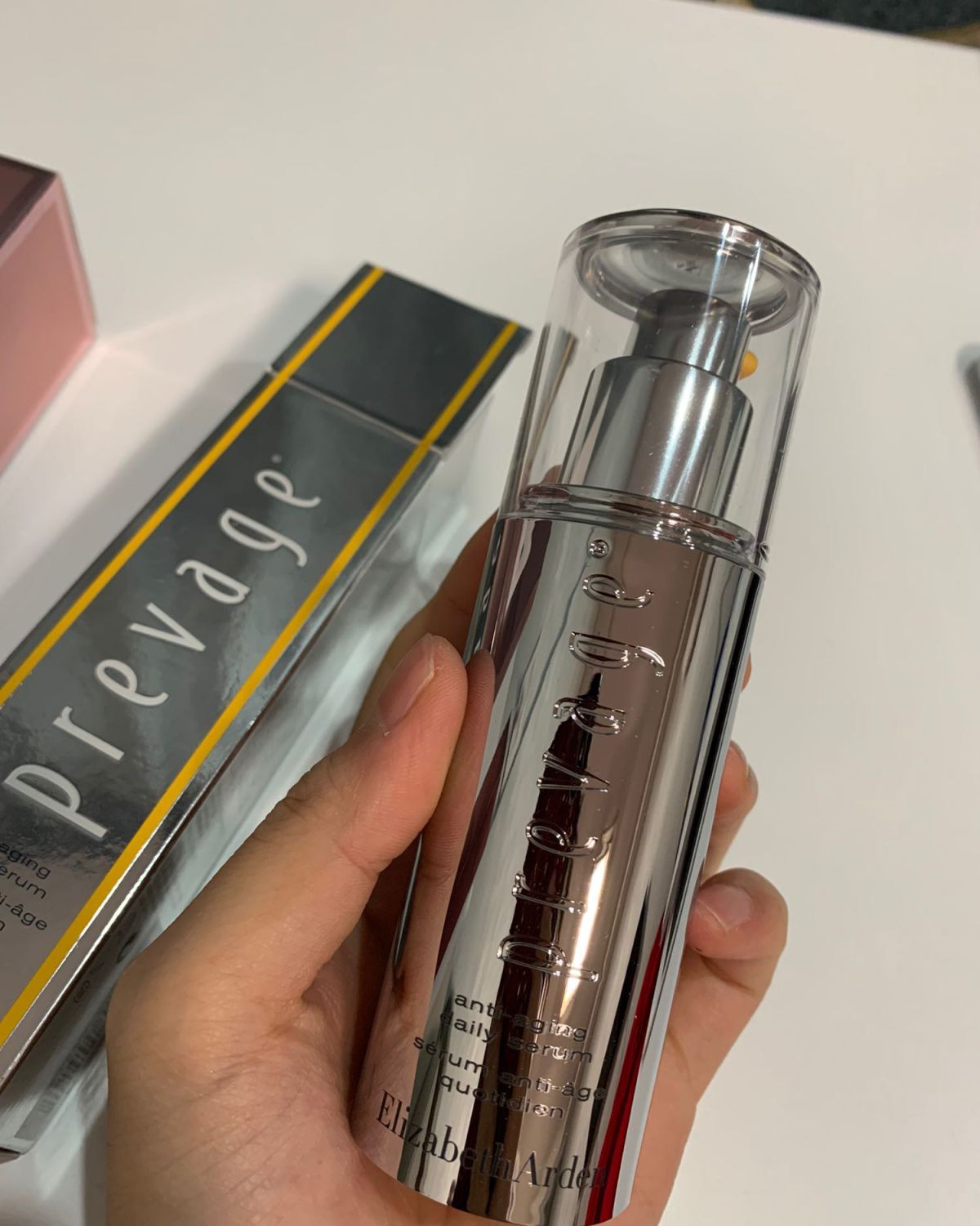 雅顿的粉胶和橘灿精华我真的要吹爆！！ 一直冒闭口让我很困扰 