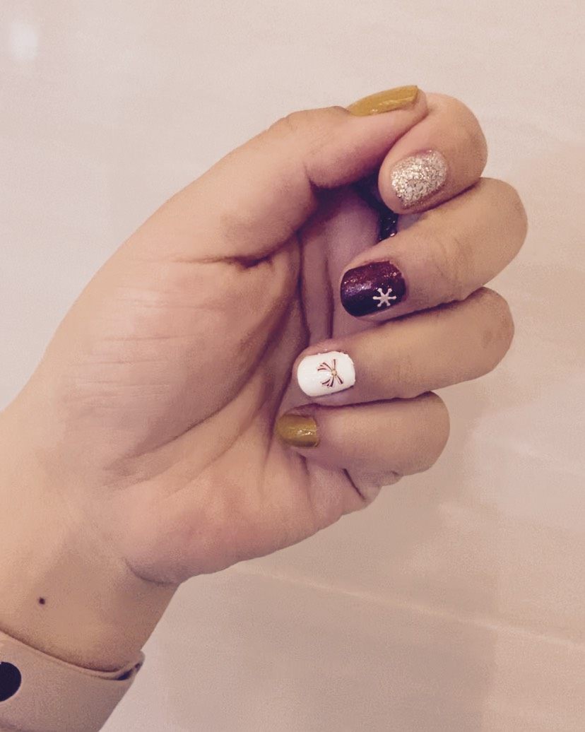 春节谁还不做个指甲呀 但是呢 去外面 疫情 去外面 贵 去外