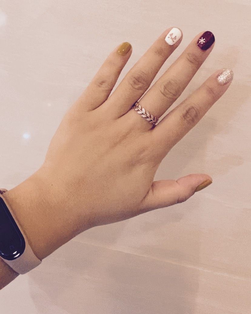 春节谁还不做个指甲呀 但是呢 去外面 疫情 去外面 贵 去外