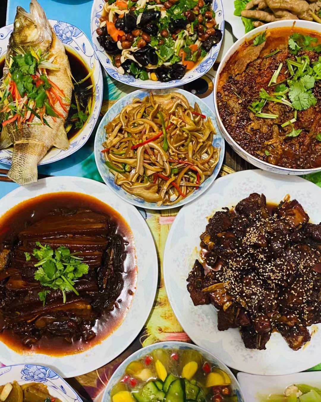 我家年夜饭#  新年的重头戏，必然是年三十的年夜饭啦 厨房里