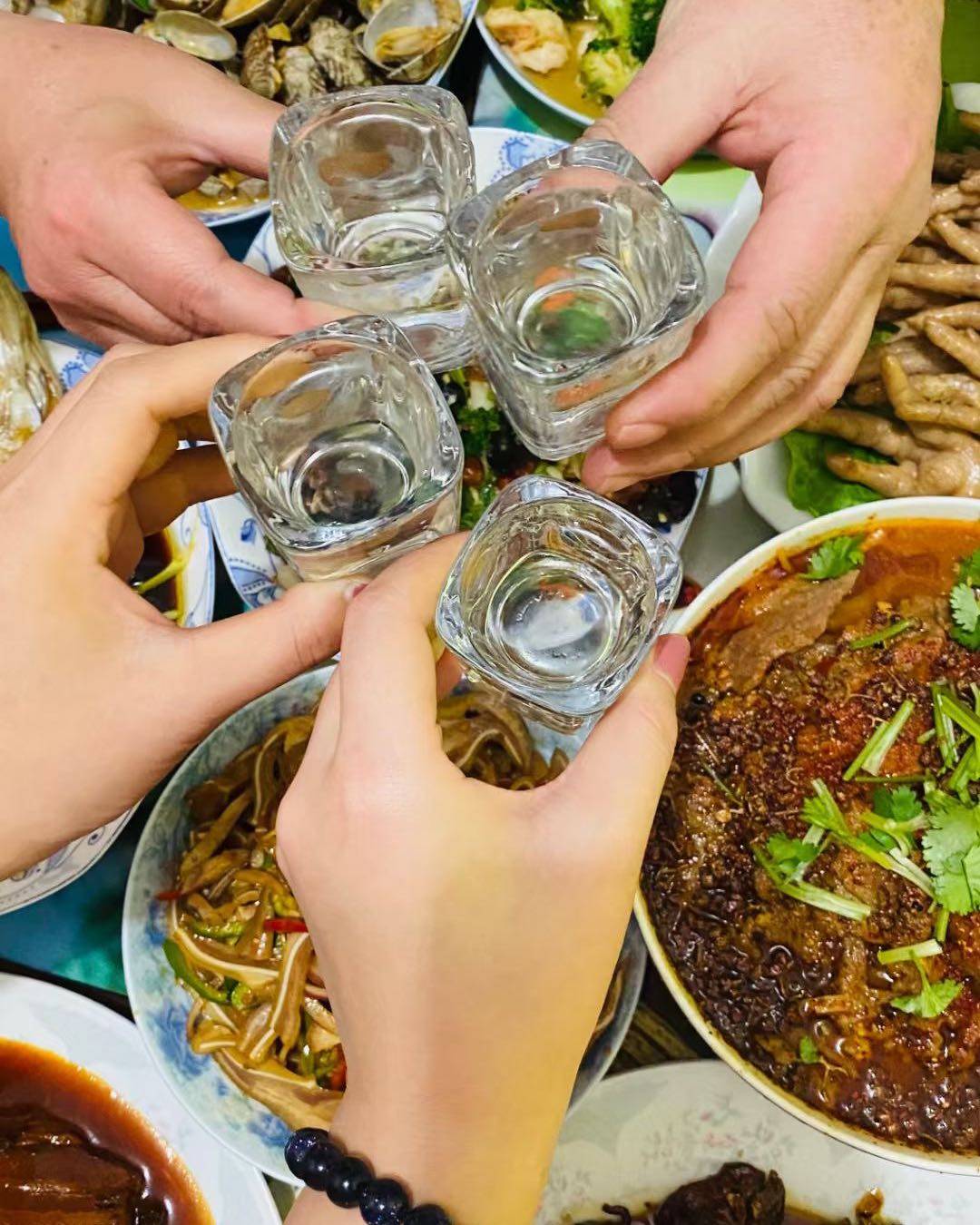 我家年夜饭#  新年的重头戏，必然是年三十的年夜饭啦 厨房里
