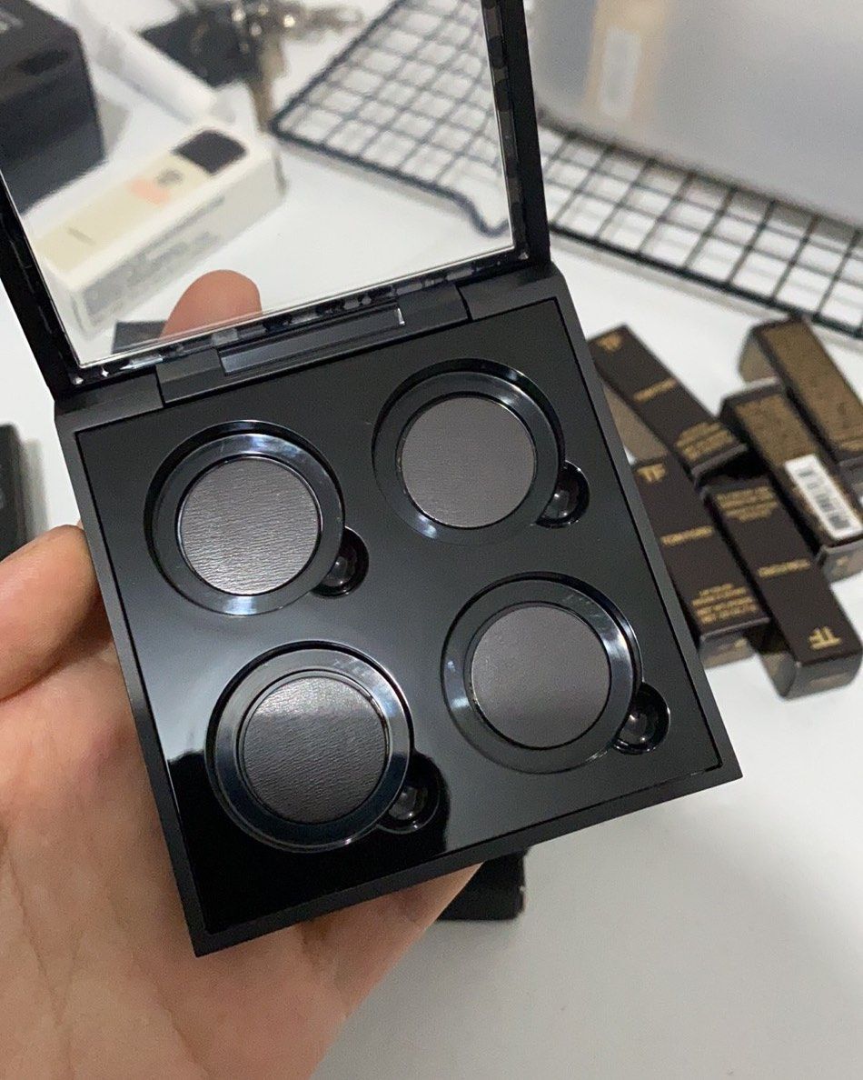 新春晒单之凑单的空眼影盘 大家买丝芙兰的应该知道吧，这个空眼