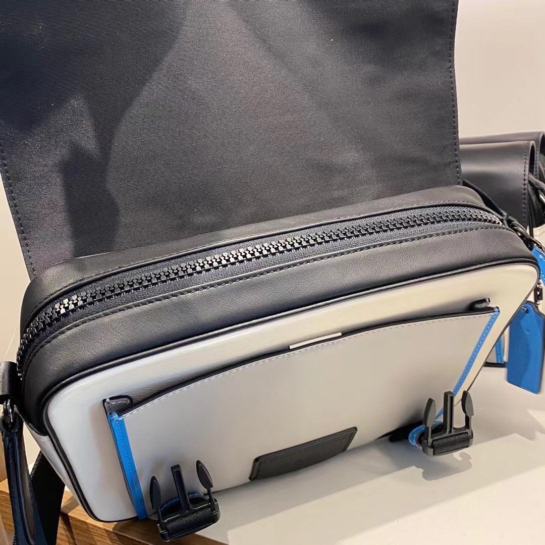 Coach奥莱新款邮差包 在朋友圈看到有代购发这个包包，给老