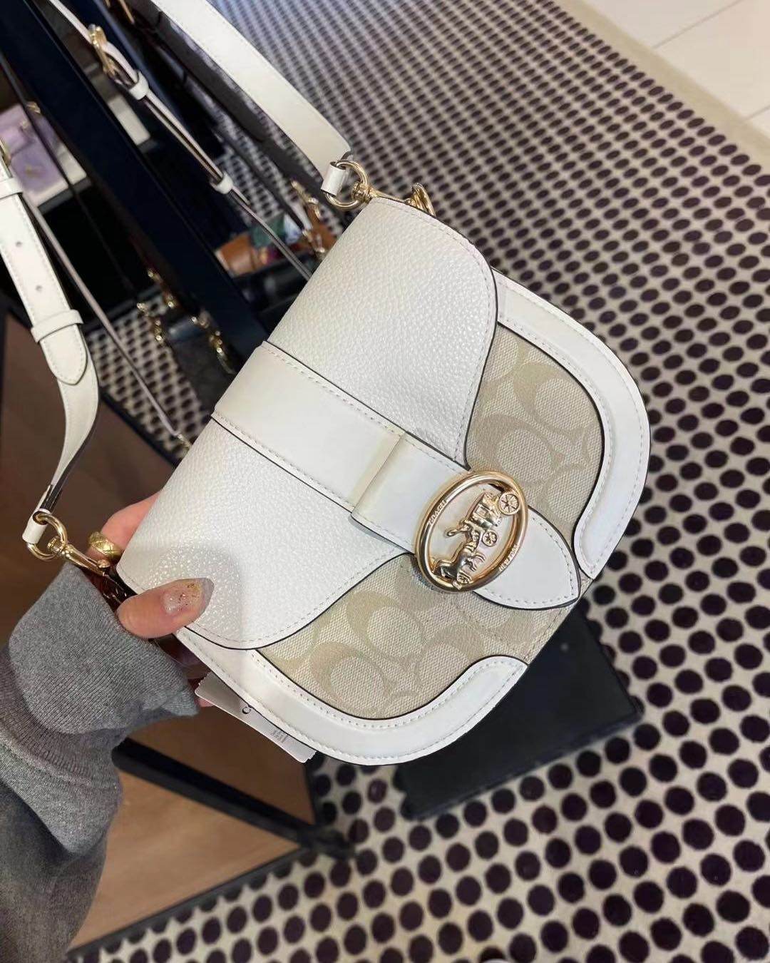 蔻驰georgie新款马鞍包美国官网已发货！ 巨好看的一款包