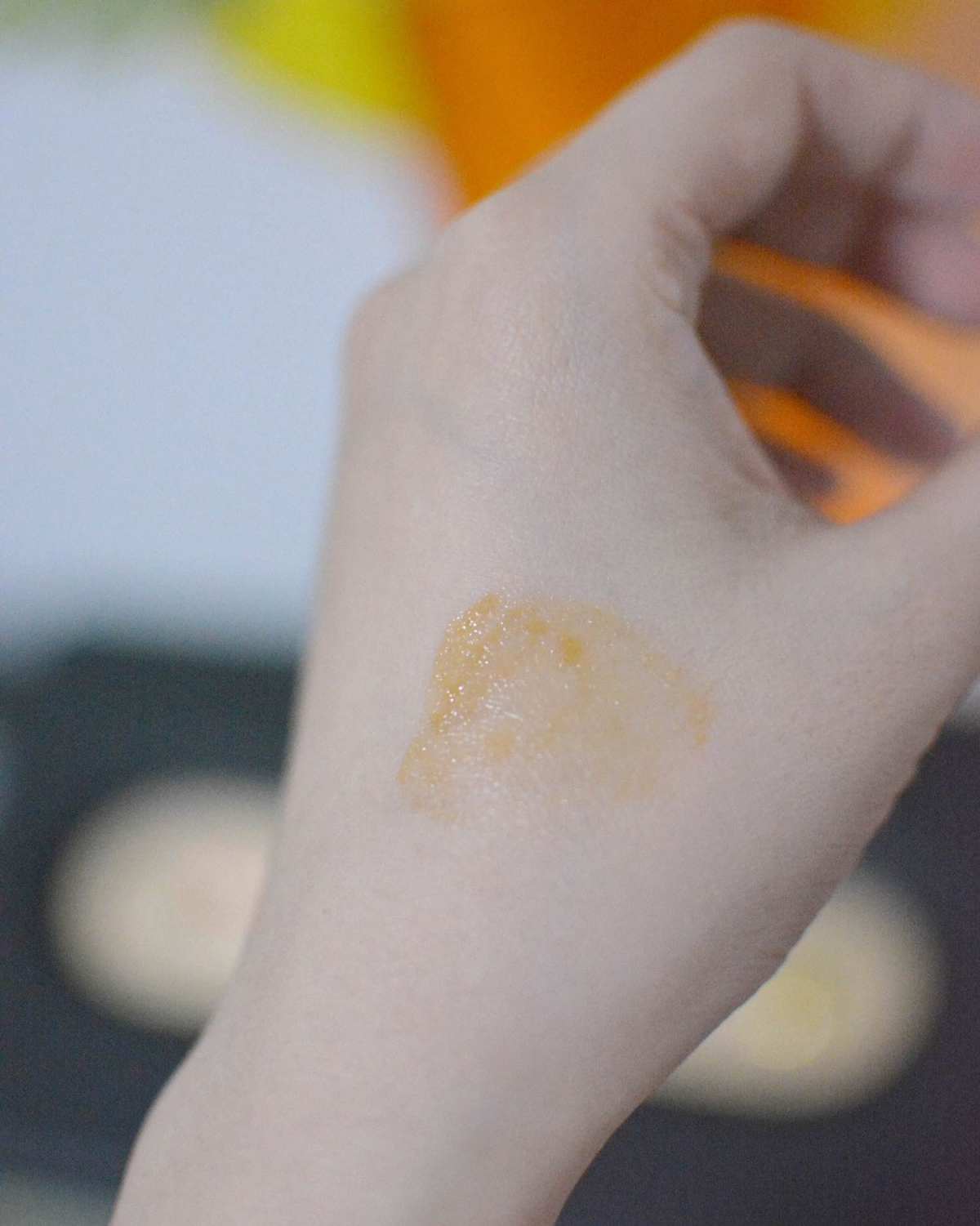 Fresh 澄糖亮颜磨砂面膜 质地：黄色膏状，带磨砂颗粒 味