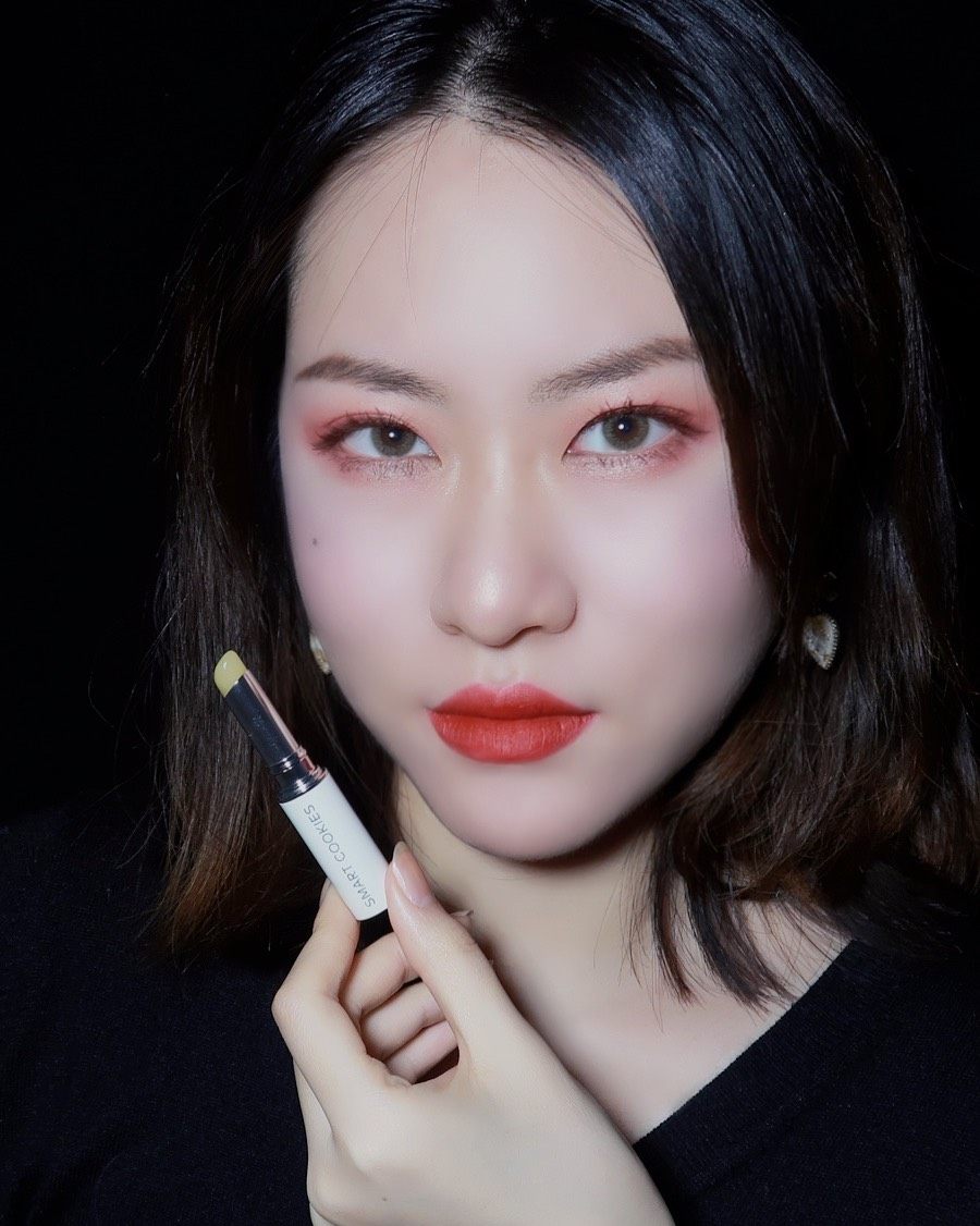 刚买的小橄榄润唇膏就被妈妈拿走了 蜜又的口红我之前也用过两支