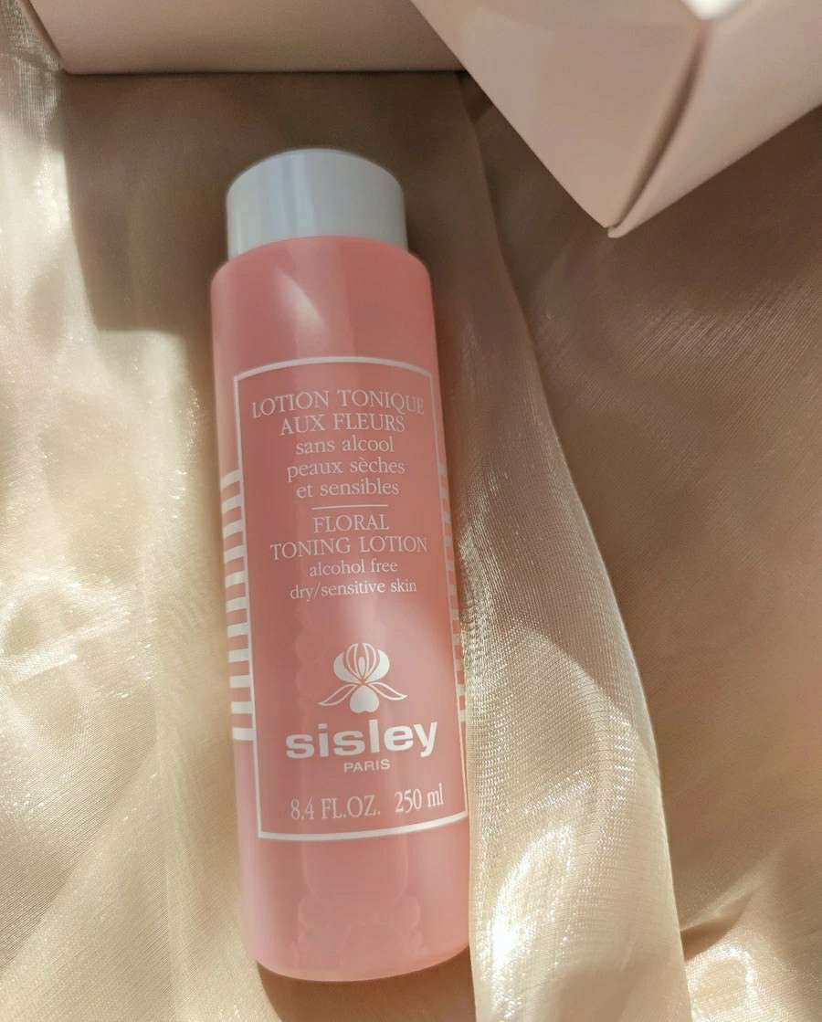 希思黎花香水 这个是我双十一在专柜买后送的积分兑礼 希思黎这