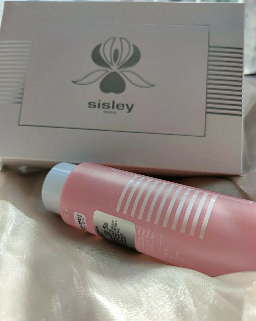 希思黎花香水 这个是我双十一在专柜买后送的积分兑礼 希思黎这