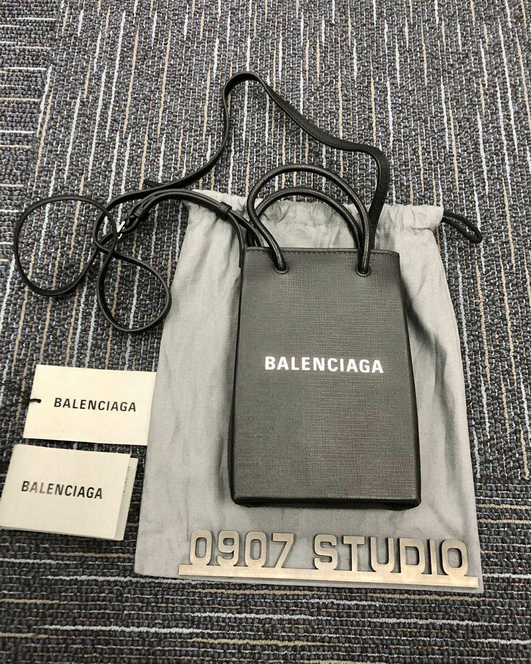 ✨亚马逊海外购优品--巴黎世家手机包  巴黎世家Balenc