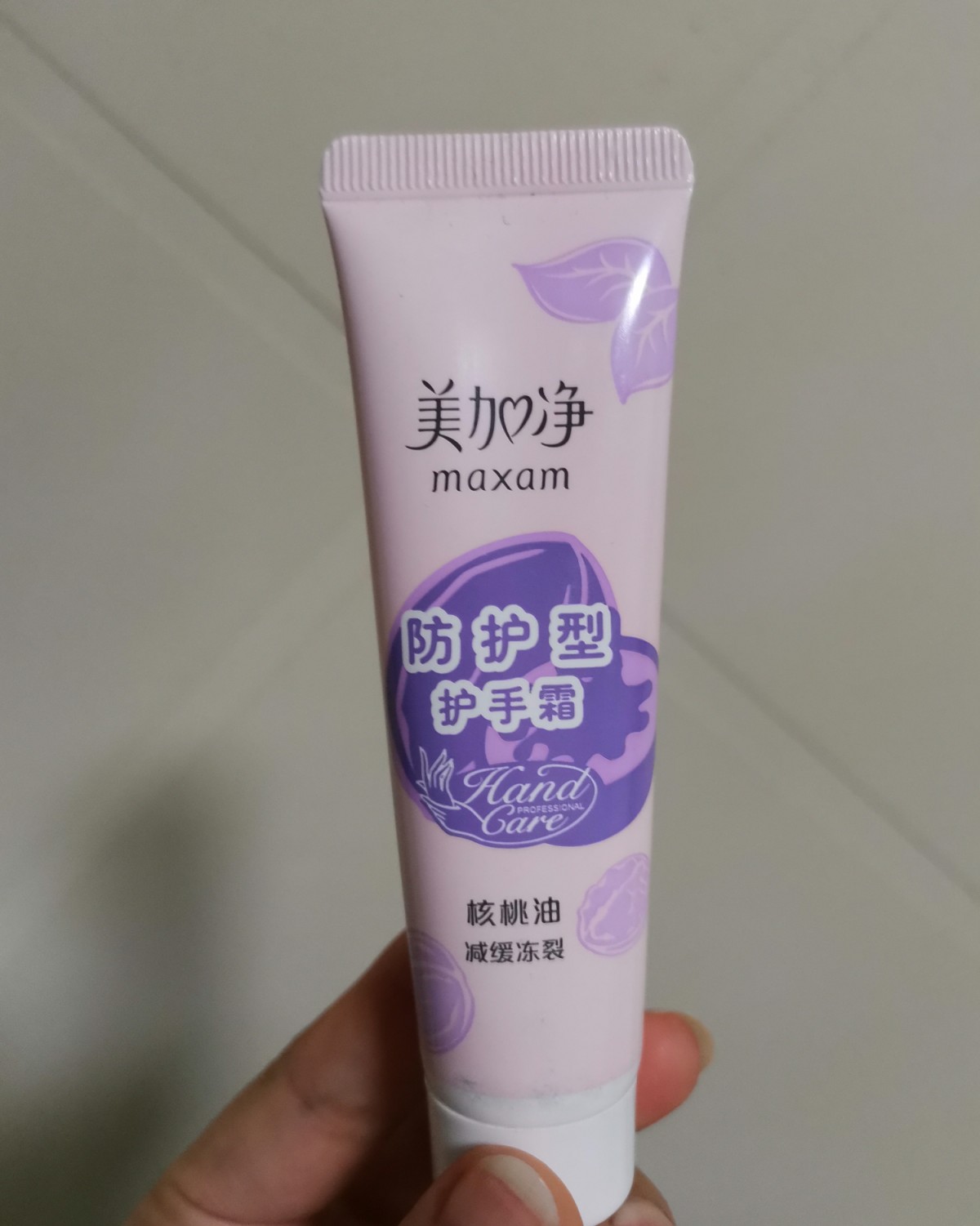 新春晒单挑战---美加净护手霜 在我印象中，从记事起知道的第