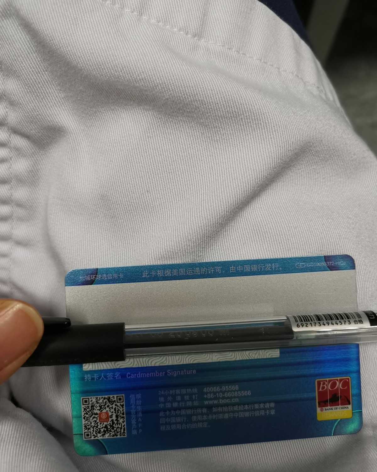 我办的是中国银行的运通卡，好像是全币种的，终身免年费的，自己