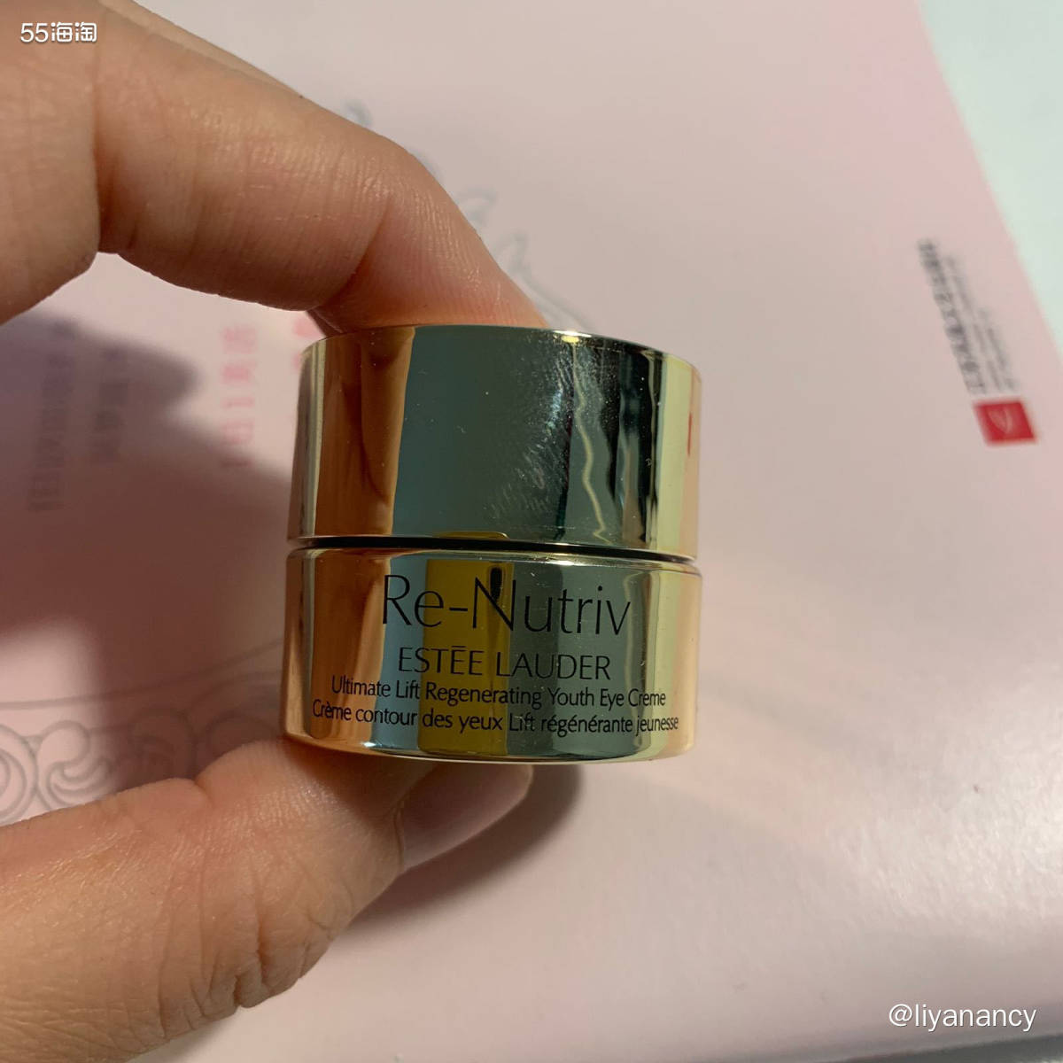 雅诗兰黛白金眼霜  🍇最近最经常的感觉就是眼部肌肤干燥，总