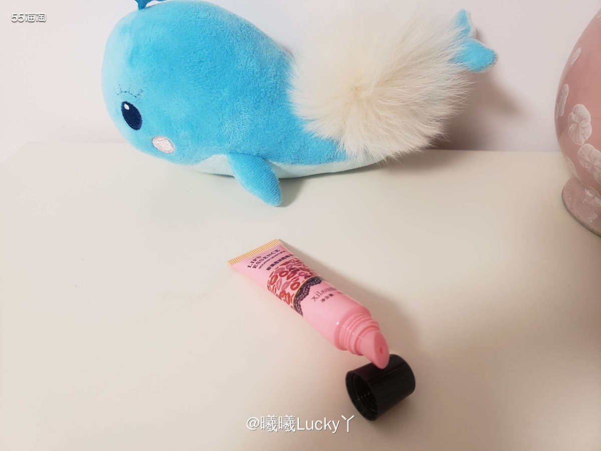 面膜打卡挑战✔ 玻璃唇润唇精华油  ♛最近上火，嘴角也烂了。