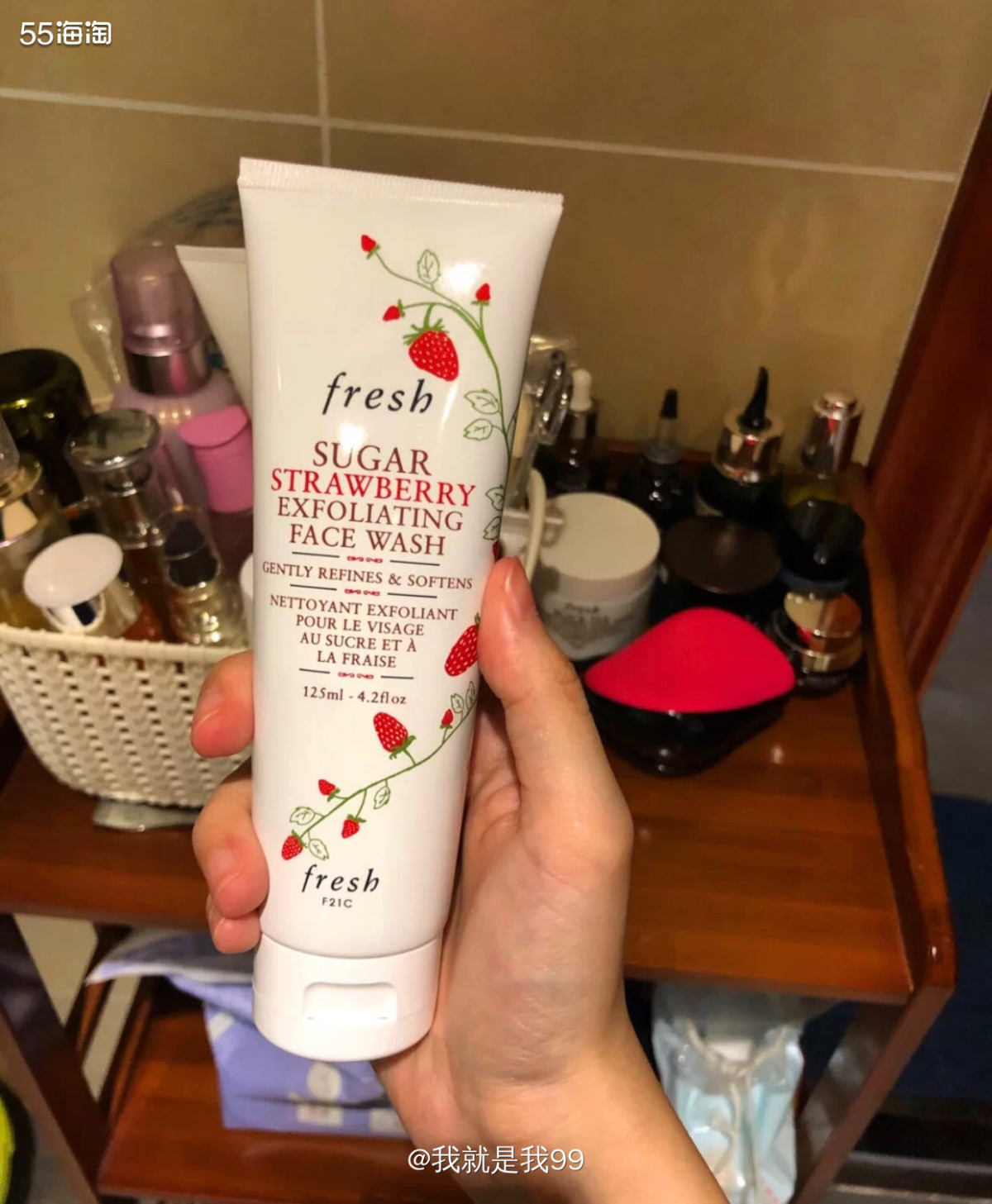 fresh草莓洁面 质地：gel（含有细微磨砂颗粒） 味道：