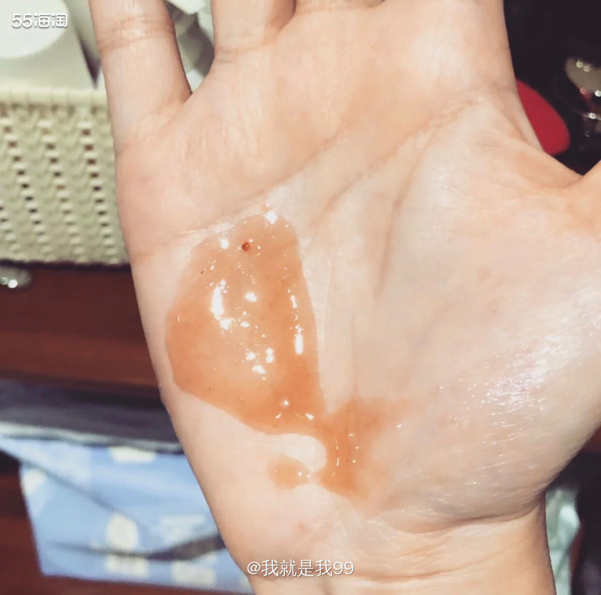 fresh草莓洁面 质地：gel（含有细微磨砂颗粒） 味道：