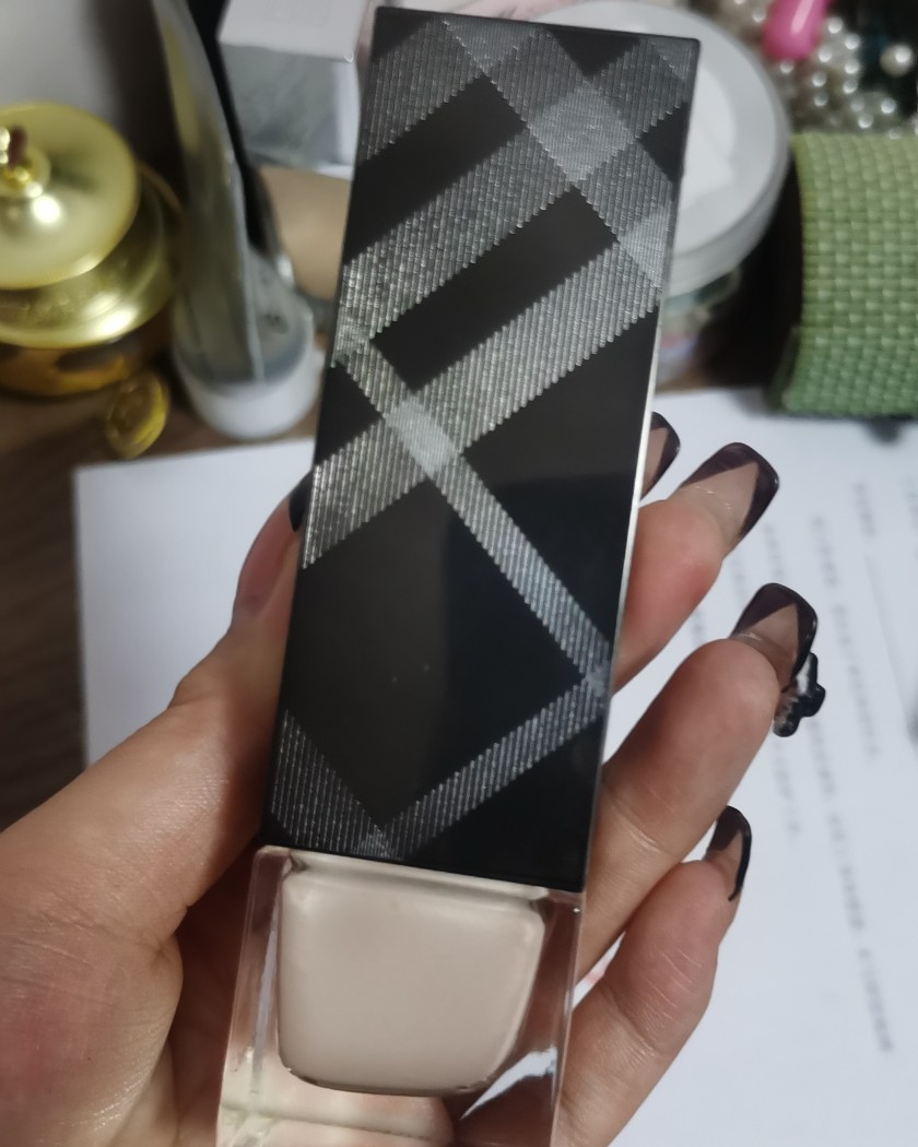 Burberry微珠光妆前乳  一直很爱Burberry家的