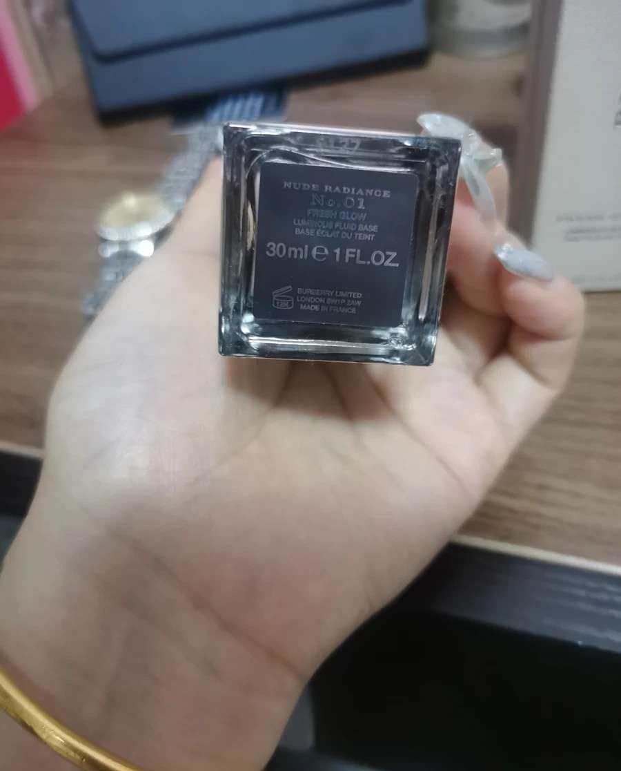 Burberry微珠光妆前乳  一直很爱Burberry家的
