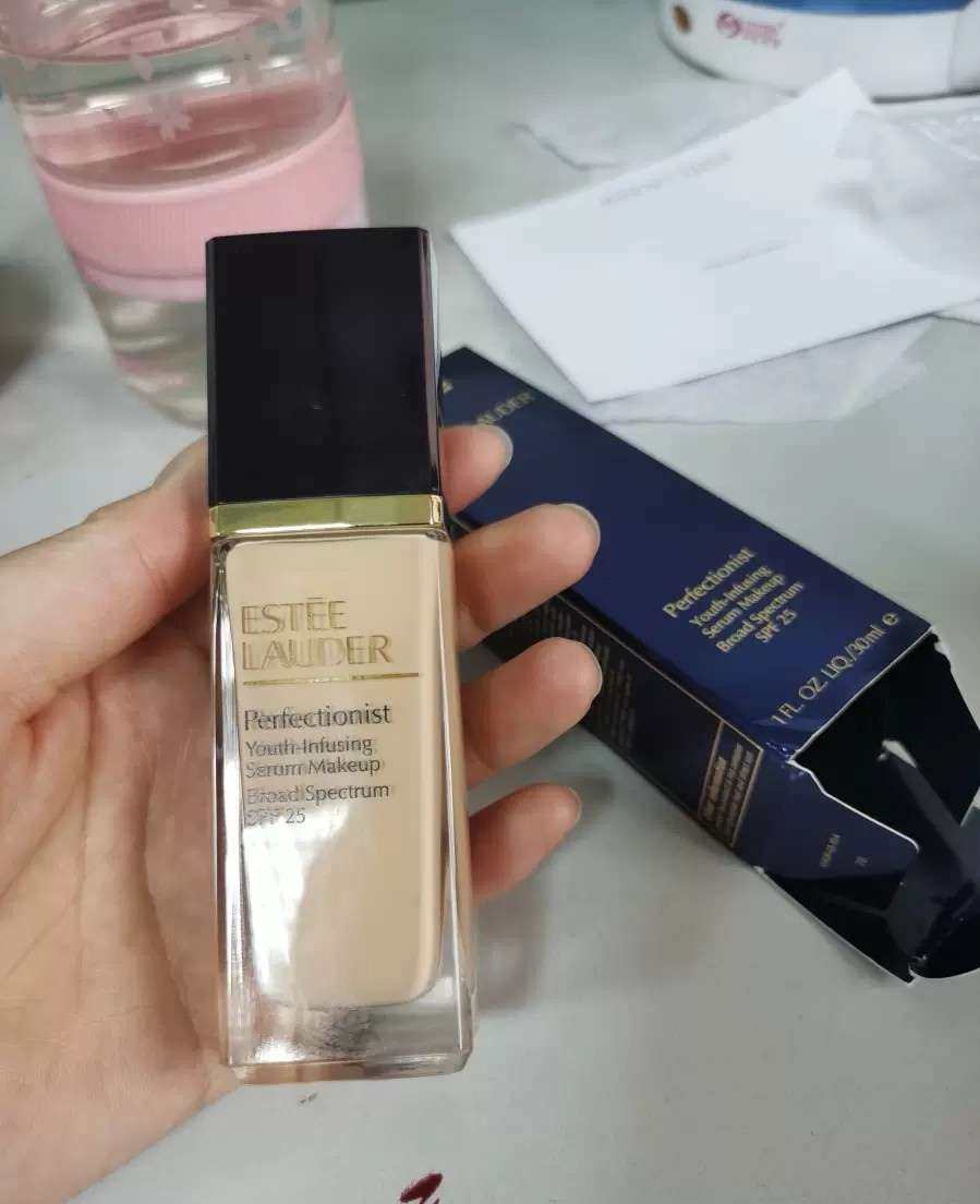 粉底液篇(一)雅诗兰黛沁水粉底液   先写沁水粉底液吧，我的