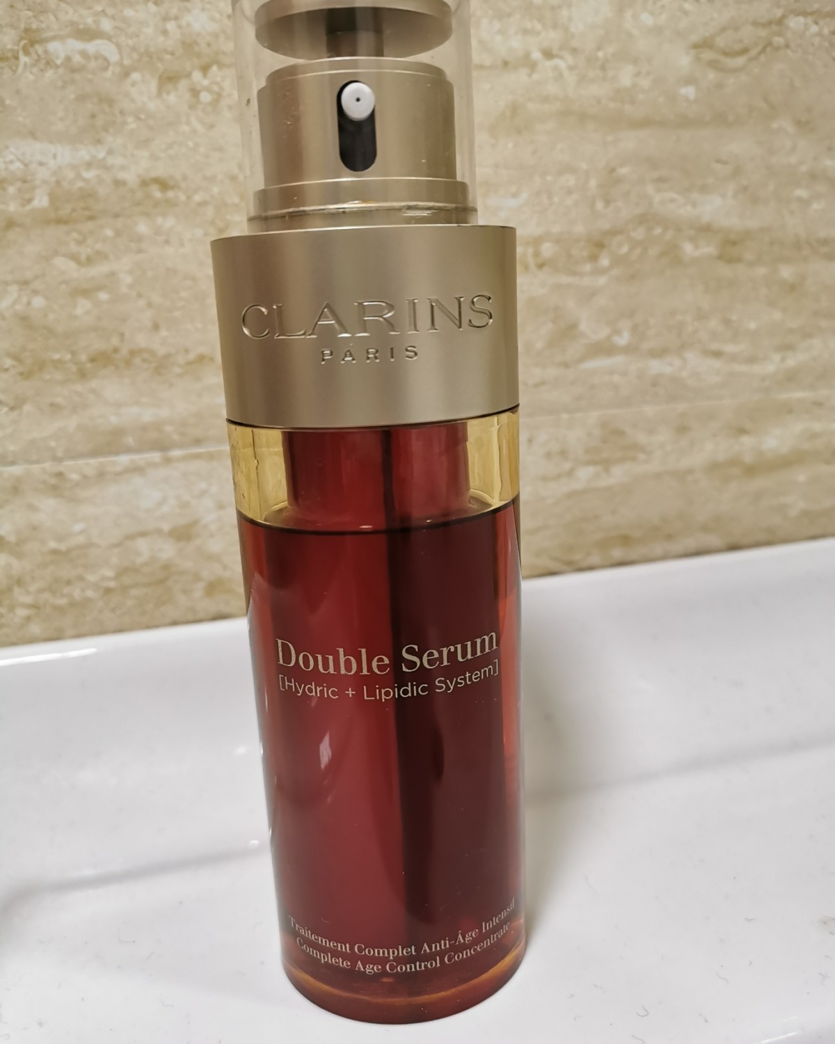 今天来pick一下娇韵诗双萃精华👀  🌟功效：收缩毛孔、